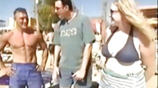 Մոտիկ տեսահոլովակը, որտեղ պատկերված է սրընթաց աղջիկը, որը դուրս է գալիս իր էշից